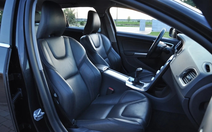 Volvo V60 cena 52400 przebieg: 219000, rok produkcji 2015 z Starachowice małe 667